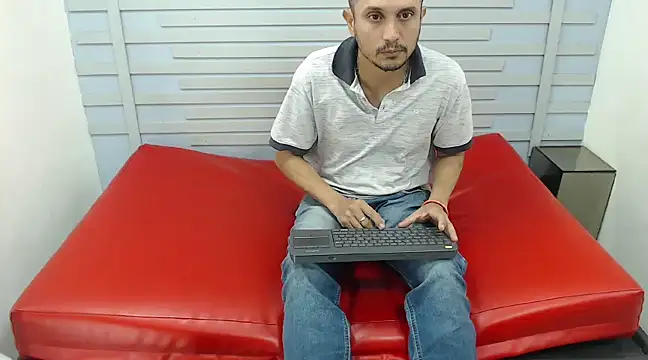 JhonTorres018 online show from February 2025 10:18:02 PM