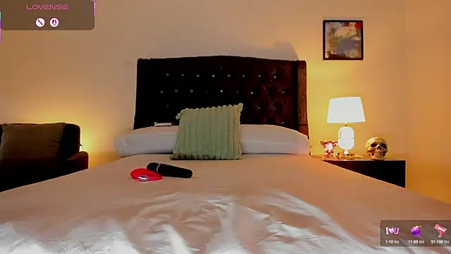 Skay Hot online show from September 2025 11:04:02 PM