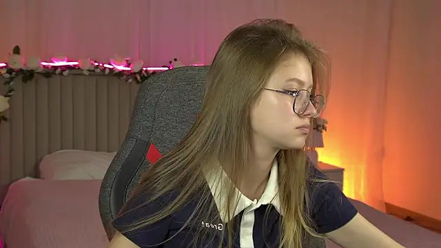 EveMundie online show from October 2025 10:11:01 AM