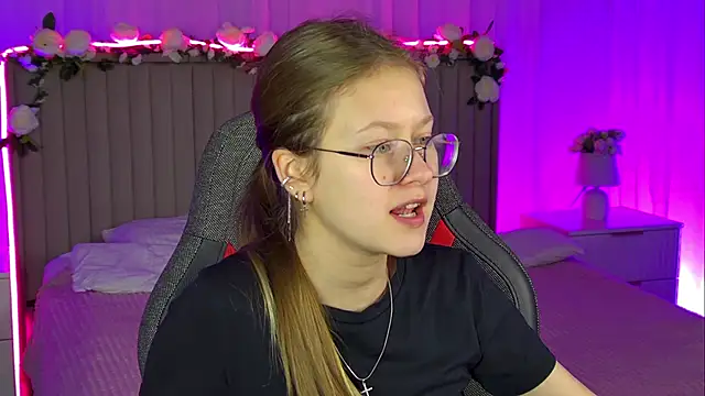 EveMundie online show from November 2025 06:35:01 AM