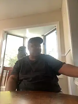 Snapshot of BlueNightsUncle chatting on October 2025 02:18:01 PM BlueNightsUncle online show from October 2025 02:18:01 PM