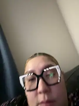 Snapshot of BlueNightsUncle chatting on October 2025 04:35:02 AM BlueNightsUncle online show from October 2025 04:35:02 AM