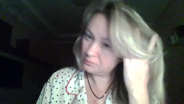 Snapshot of Mary888x chatting on December 2025 09:43:02 PM Mary888x online show from December 2025 09:43:02 PM