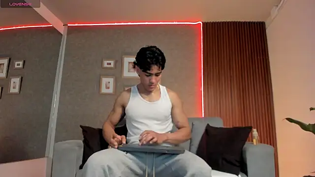 Taylercross online show from February 2025 07:31:02 PM