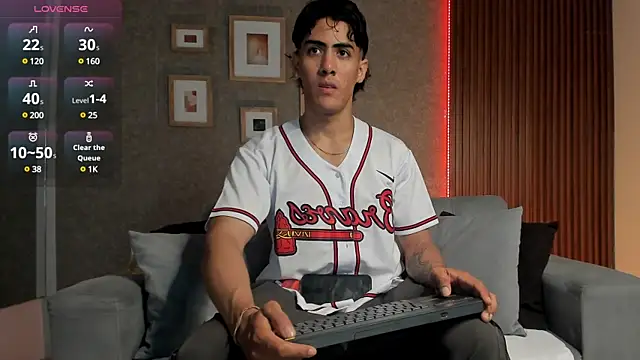 Taylercross online show from February 2025 07:41:01 PM