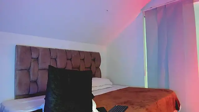 Taylercross online show from February 2025 10:04:02 PM