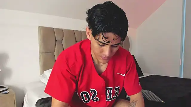 Taylercross online show from March 2025 06:05:02 PM