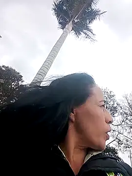 Snapshot of Coeur_de_luxure chatting on September 2025 05:07:02 PM Coeur de luxure online show from September 2025 05:07:02 PM