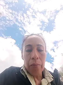 Snapshot of Coeur_de_luxure chatting on October 2025 05:02:02 PM Coeur de luxure online show from October 2025 05:02:02 PM