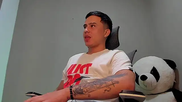 Snapshot of mattiwsmorris_ chatting on October 2025 01:17:01 AM mattiwsmorris online show from October 2025 01:17:01 AM