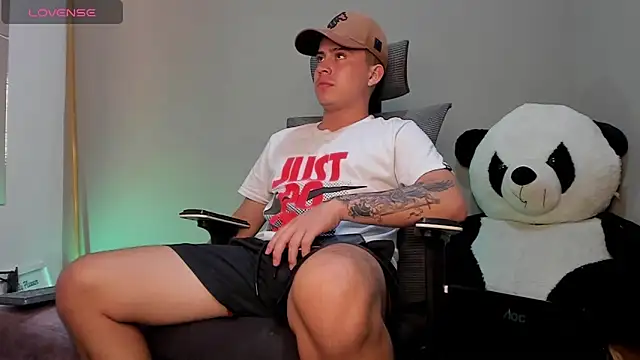 Snapshot of mattiwsmorris_ chatting on October 2025 07:27:02 AM mattiwsmorris online show from October 2025 07:27:02 AM