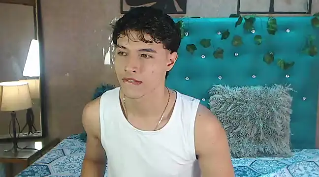 LiamAndrewzz online show from March 2025 05:22:02 PM