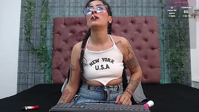 Mia  coluccy online show from February 2025 03:04:01 AM