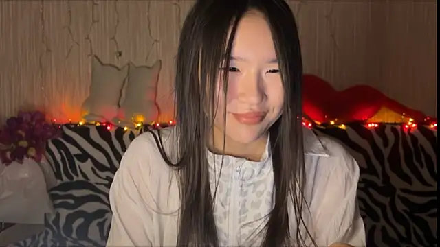 Asian Vi online show from March 2025 01:02:01 PM