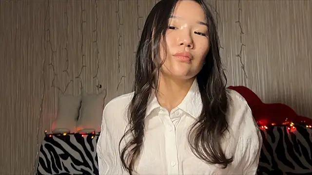 Asian Vi online show from March 2025 03:40:01 PM