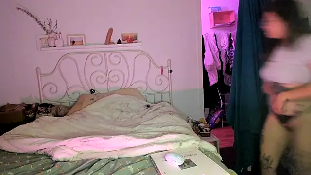 Rosiee69  online show from September 2025 11:10:01 PM