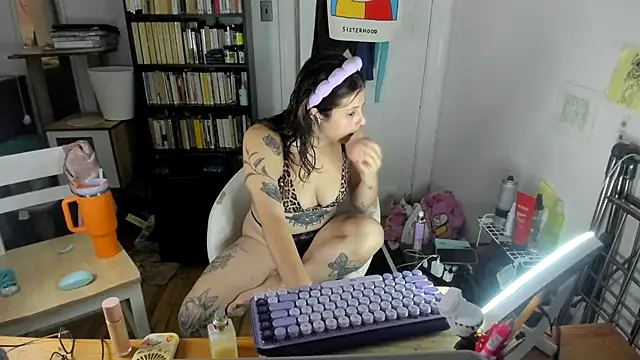 Rosiee69  online show from October 2025 06:28:02 PM