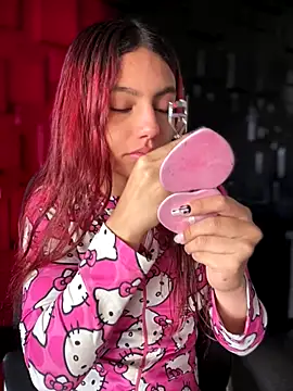 Emily-teen online show from November 2025 01:43:02 PM