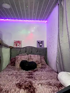 Emily-teen online show from November 2025 07:37:01 PM