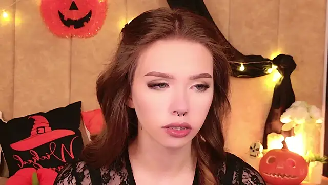 Snapshot of Sierra_Fane chatting on October 2025 06:03:02 AM Sierra Fane online show from October 2025 06:03:02 AM