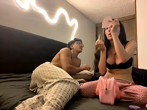 Snapshot of DesireLuxe chatting on October 2025 07:29:01 AM DesireLuxe online show from October 2025 07:29:01 AM