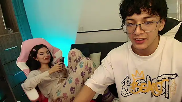 Snapshot of DesireLuxe chatting on November 2025 06:56:02 AM DesireLuxe online show from November 2025 06:56:02 AM