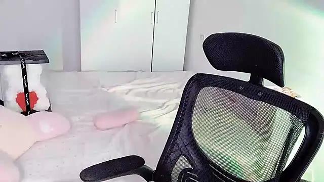 Snapshot of Annnnqi-77 chatting on October 2025 04:10:02 AM Annnnqi-77 online show from October 2025 04:10:02 AM