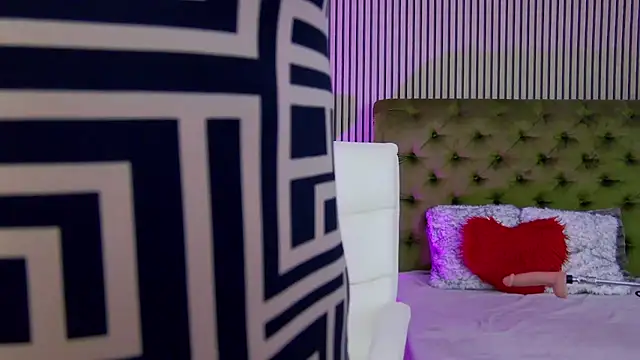 Snapshot of LadyTouch chatting on November 2025 12:43:01 AM LadyTouch online show from November 2025 12:43:01 AM