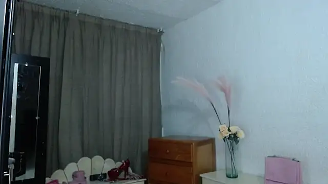 Snapshot of EngelCristaly chatting on September 2025 03:22:01 AM EngelCristaly online show from September 2025 03:22:01 AM