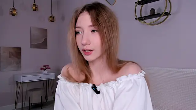 SunnivaCovil online show from September 2025 02:06:02 PM