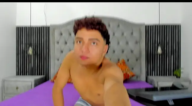 CamilowhiteS online show from February 2025 07:27:02 PM