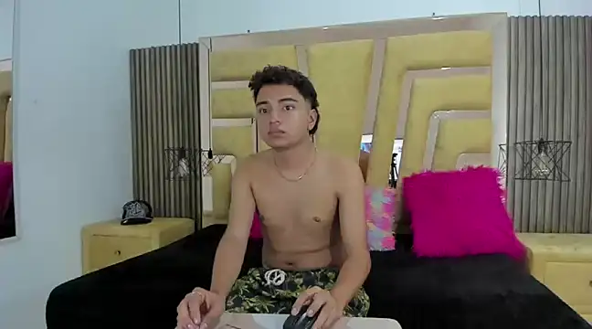 CamilowhiteS online show from February 2025 10:42:01 PM