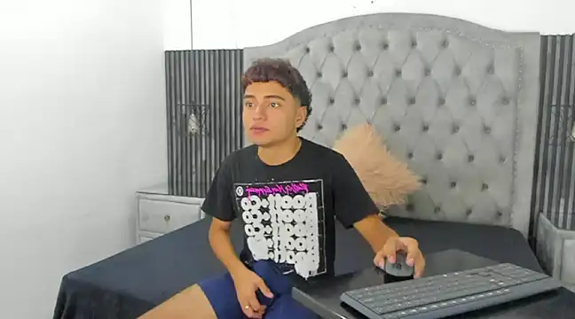 CamilowhiteS online show from March 2025 07:26:02 PM