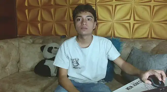 CamilowhiteS online show from March 2025 07:17:01 PM