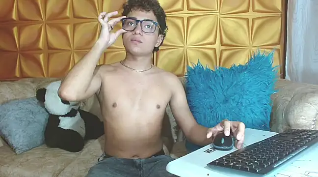 CamilowhiteS online show from March 2025 10:48:01 PM