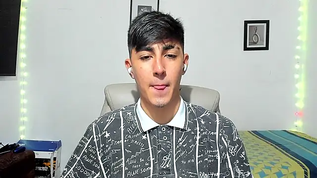 Snapshot of babymaik chatting on October 2025 08:20:01 PM babymaik online show from October 2025 08:20:01 PM