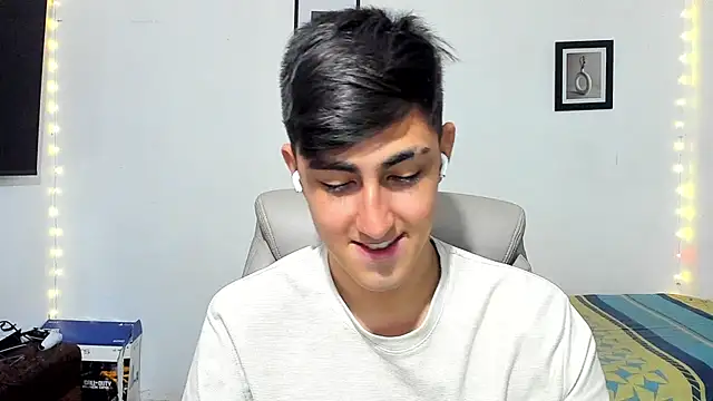 Snapshot of babymaik chatting on October 2025 11:57:01 PM babymaik online show from October 2025 11:57:01 PM