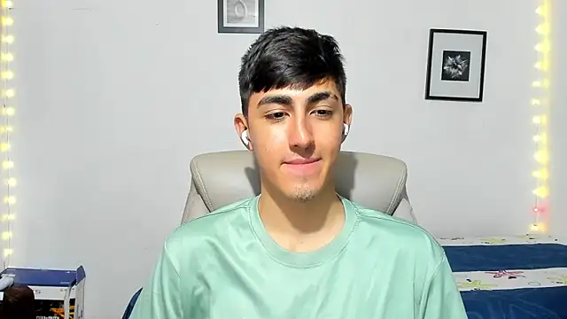 Snapshot of babymaik chatting on November 2025 05:29:02 AM babymaik online show from November 2025 05:29:02 AM