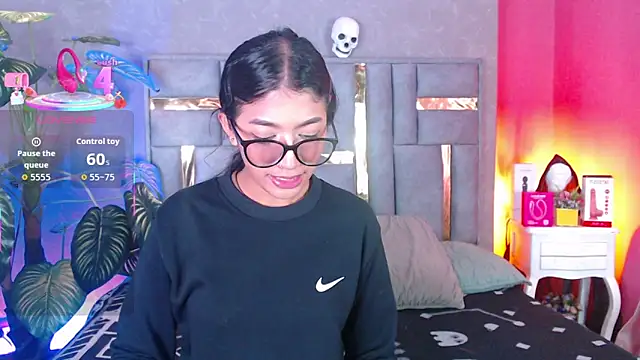 Tyla Ks online show from October 2025 07:36:02 PM