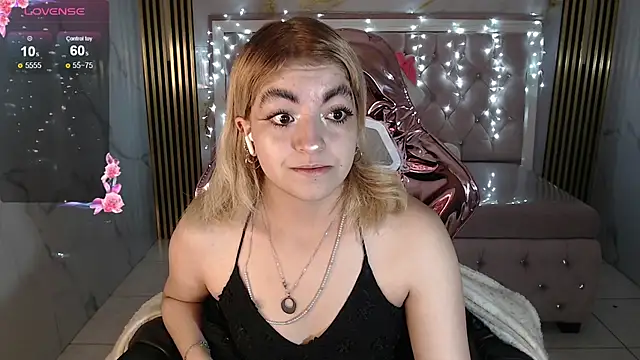 lili conor s online show from October 2025 03:45:01 AM