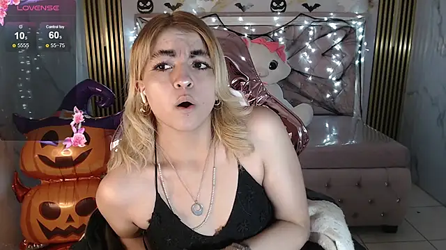 lili conor s online show from October 2025 04:20:02 AM