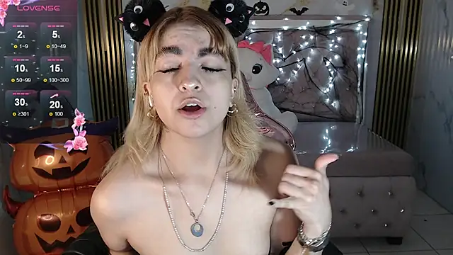 lili conor s online show from October 2025 05:28:01 AM