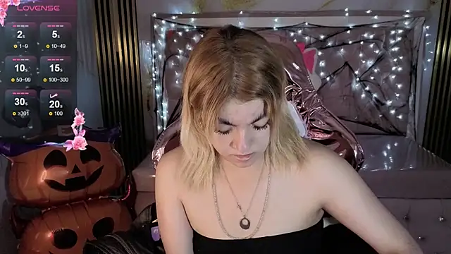 lili conor s online show from October 2025 04:26:01 AM