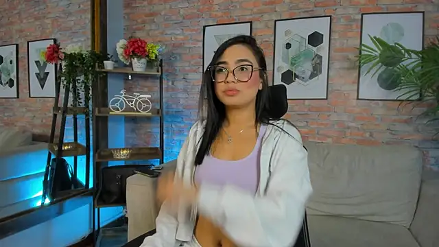 Lucia Brown  online show from October 2025 01:14:01 PM