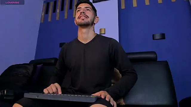 Snapshot of AlejandroStormm chatting on October 2025 09:45:01 PM AlejandroStormm online show from October 2025 09:45:01 PM