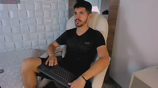 Snapshot of AlejandroStormm chatting on October 2025 09:15:01 PM AlejandroStormm online show from October 2025 09:15:01 PM