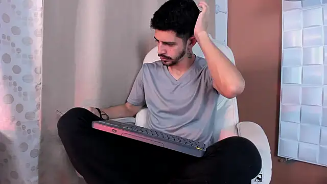 Snapshot of AlejandroStormm chatting on October 2025 09:15:01 PM AlejandroStormm online show from October 2025 09:15:01 PM