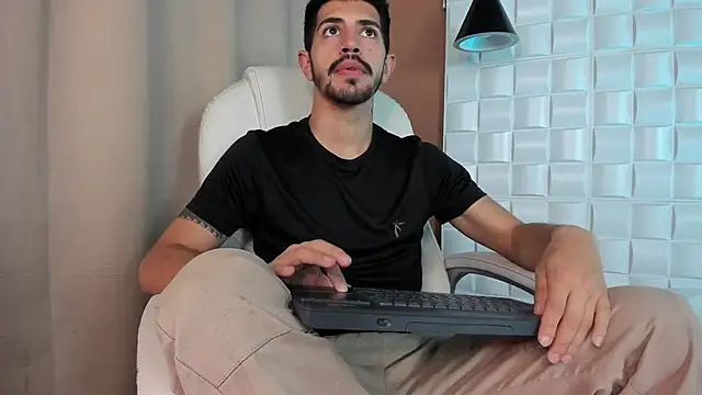 Snapshot of AlejandroStormm chatting on October 2025 08:33:01 PM AlejandroStormm online show from October 2025 08:33:01 PM