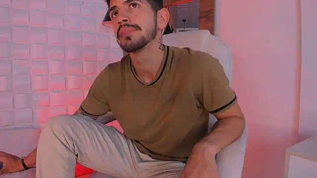 Snapshot of AlejandroStormm chatting on October 2025 03:40:02 AM AlejandroStormm online show from October 2025 03:40:02 AM