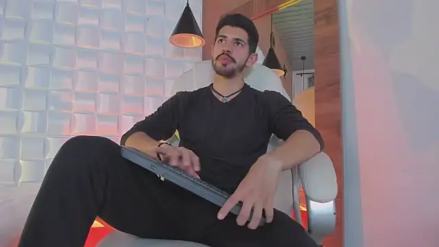 Snapshot of AlejandroStormm chatting on October 2025 09:04:02 PM AlejandroStormm online show from October 2025 09:04:02 PM